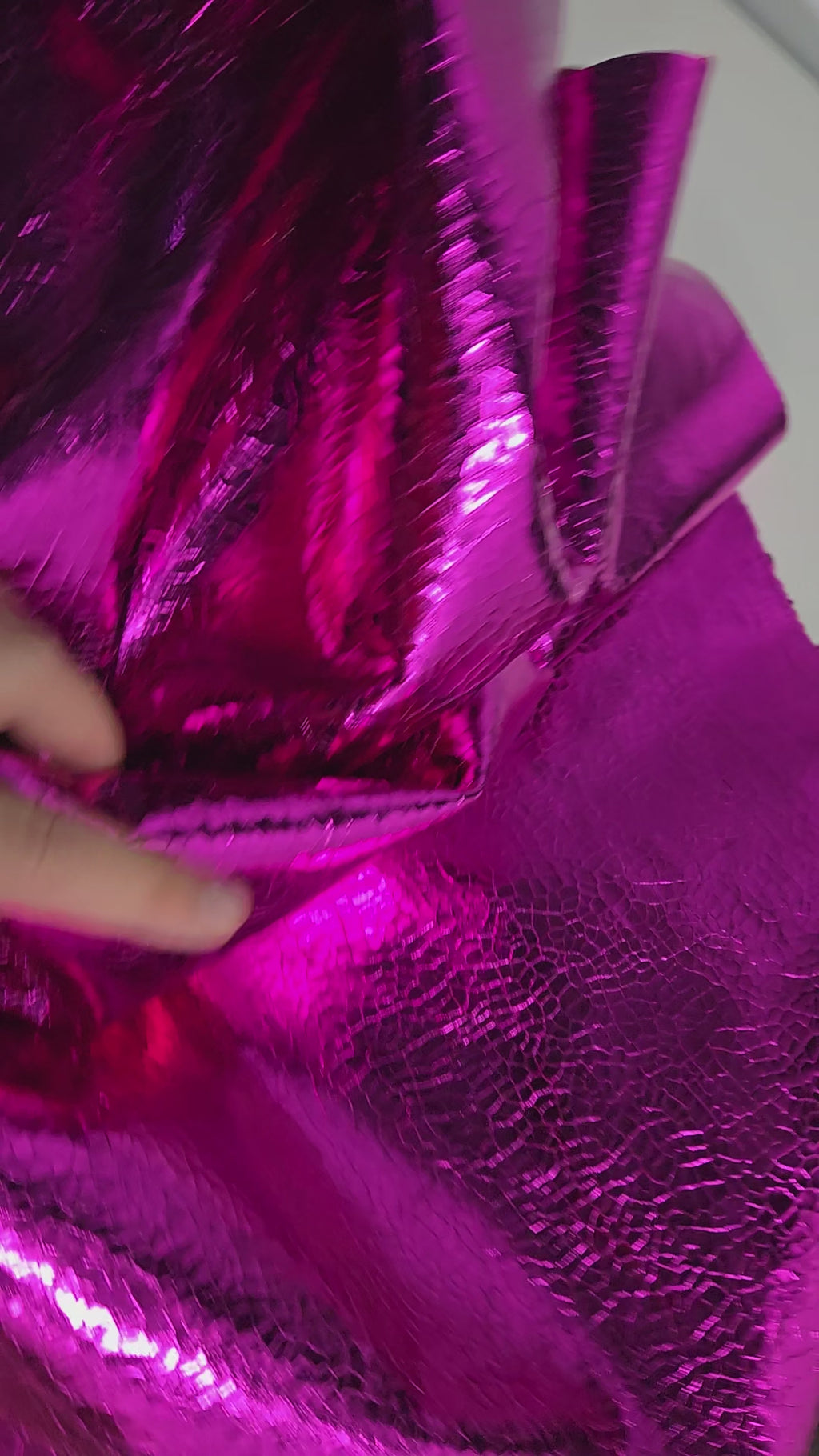 Metallic Fuschia Crackled Effect 2.5 Oz Leather