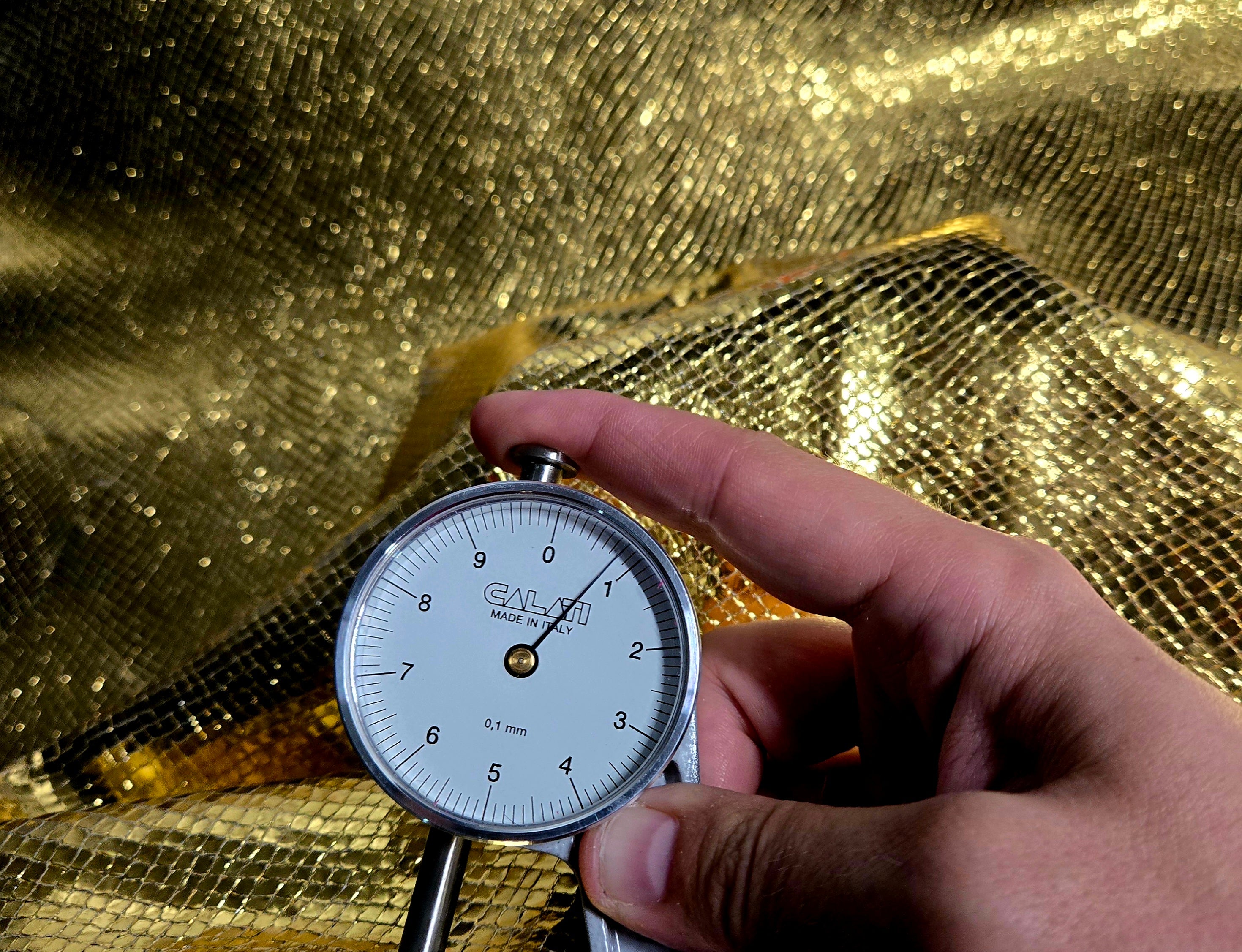 Metallic Gold Crackle 1.5 - 2 Oz Leather Lambskins
