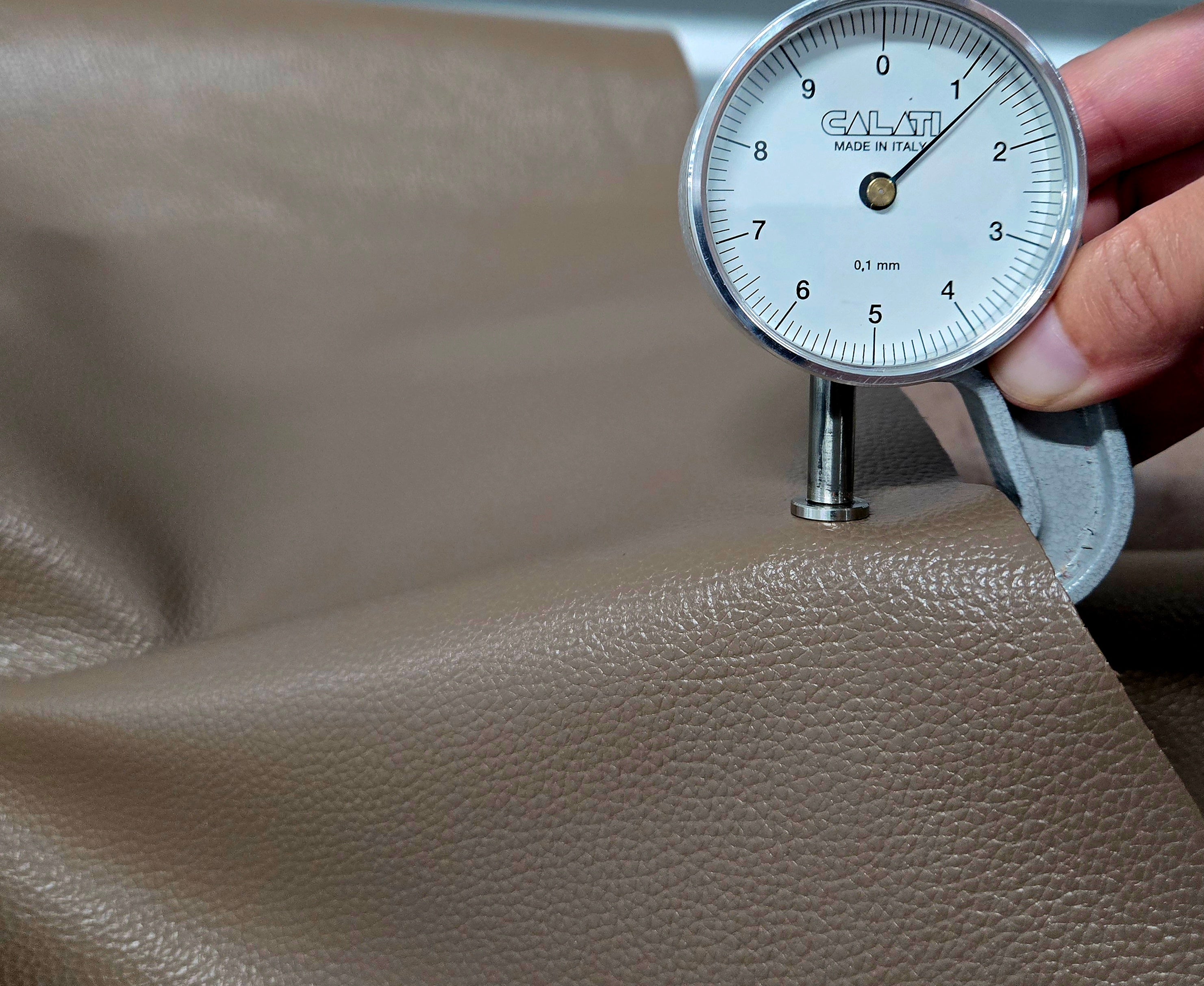 Taupe Bulldog Light 3 Oz Leather