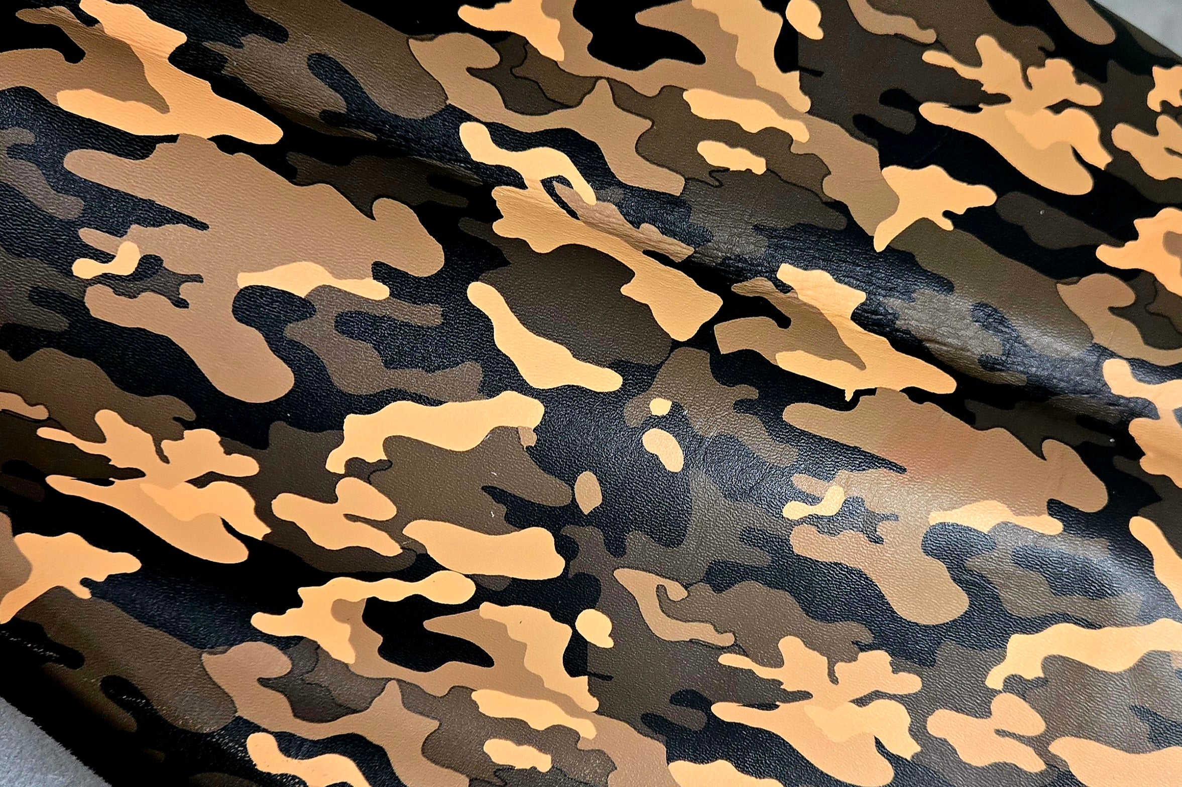 Desert Brown Camouflage 2 Oz Leather Pieces (5 - 6 Square Feet)