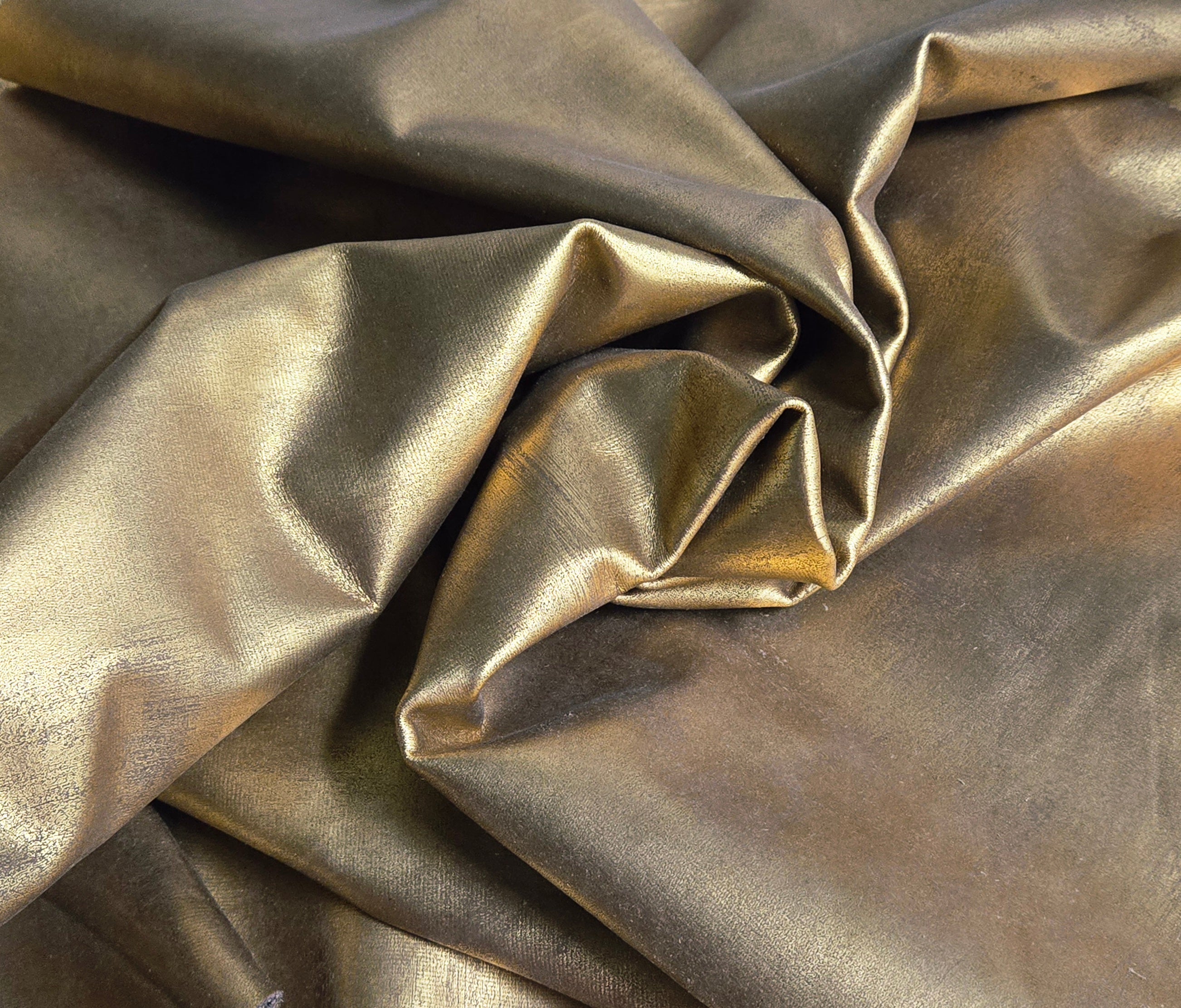 Elegant Gold With Black Cloud Effect 2 Oz Leather Quarter Hides (9 - 10 Square Feet)