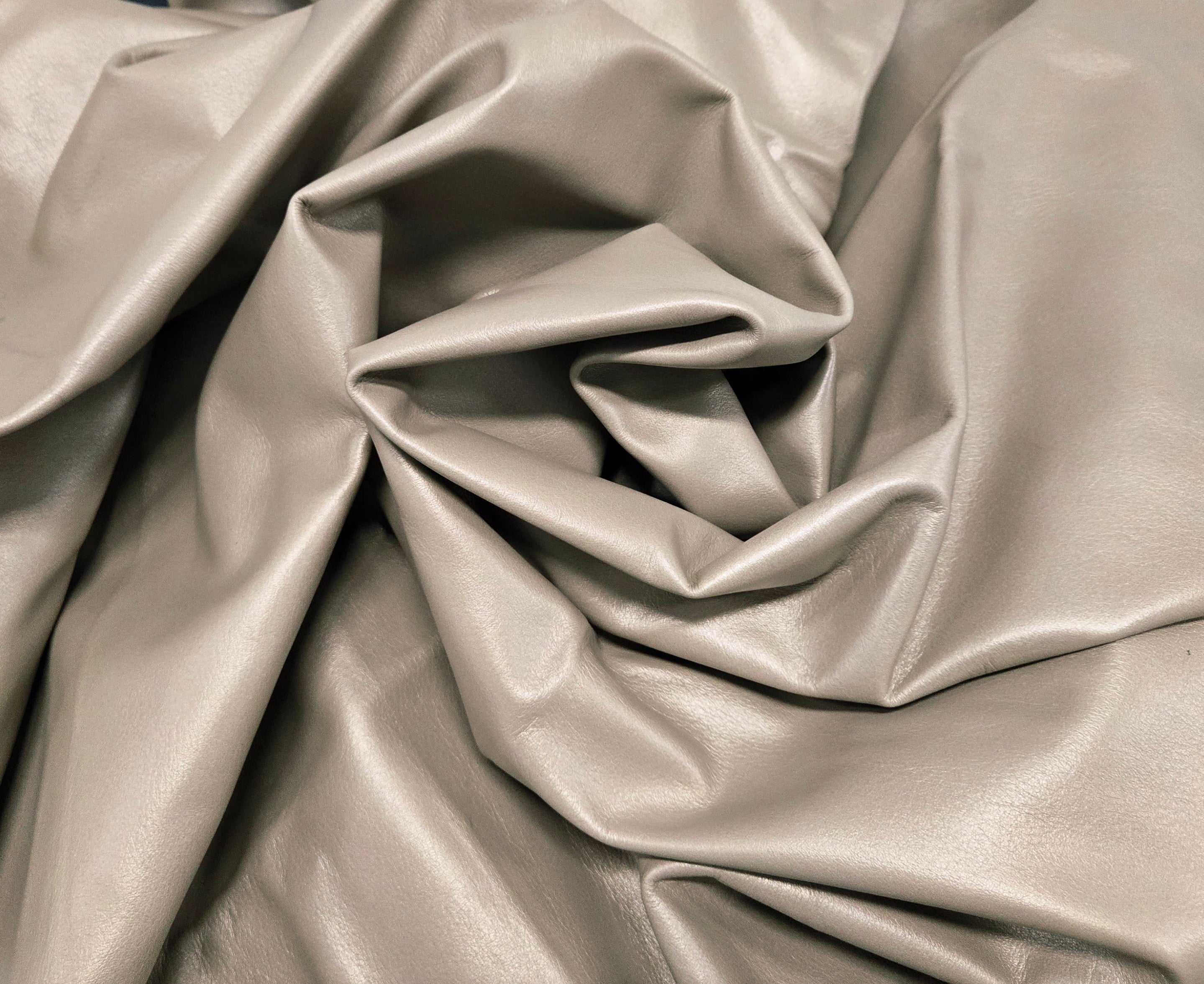 Pearlescent Taupe 3 Oz Leather Hide