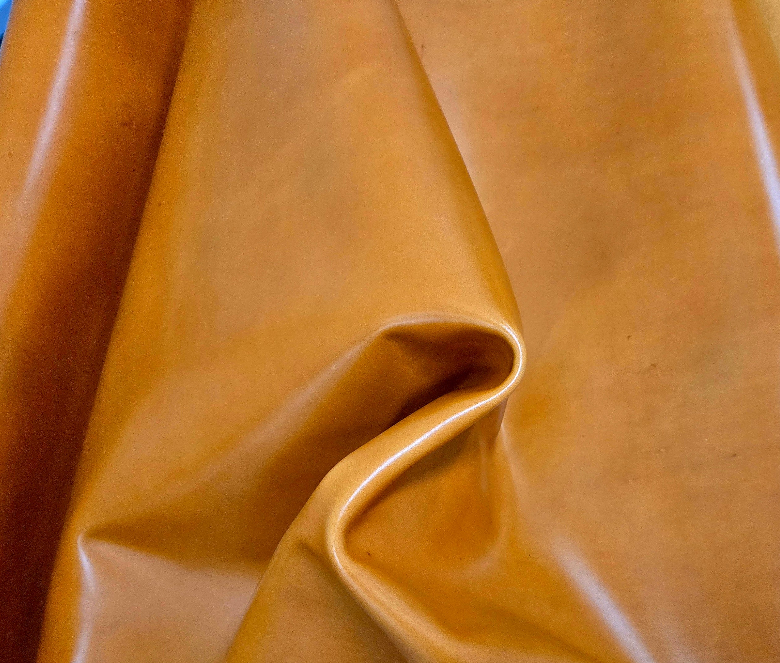 Glossy Golden Tan Semi-Veg Tan 3-4 Oz Leather Quarter Hides (~12 Square Feet)