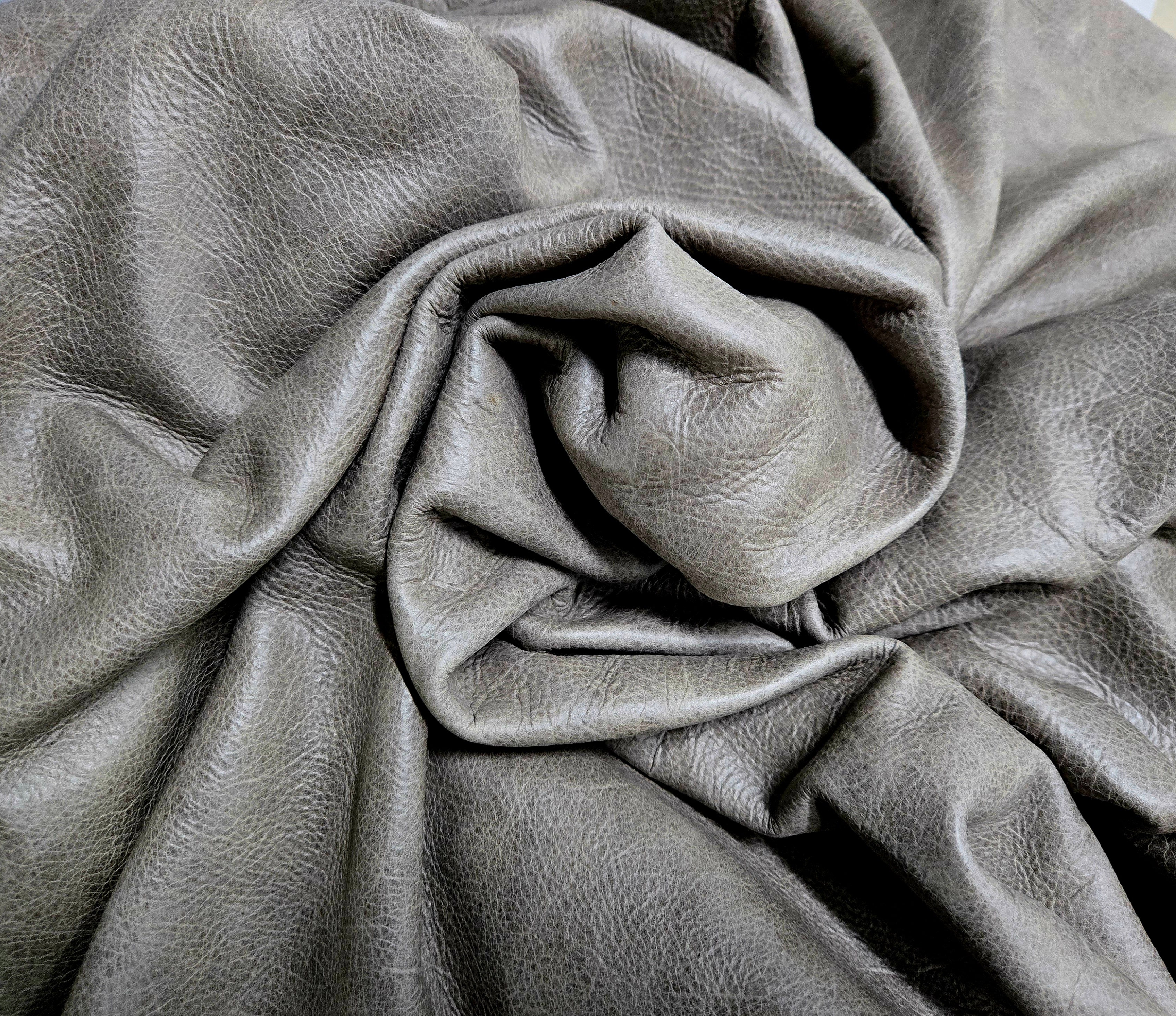 Vintage Gray Crackled Effect 3.5 - 4 Oz Leather Quarter Hides (11 - 12 Square Feet)
